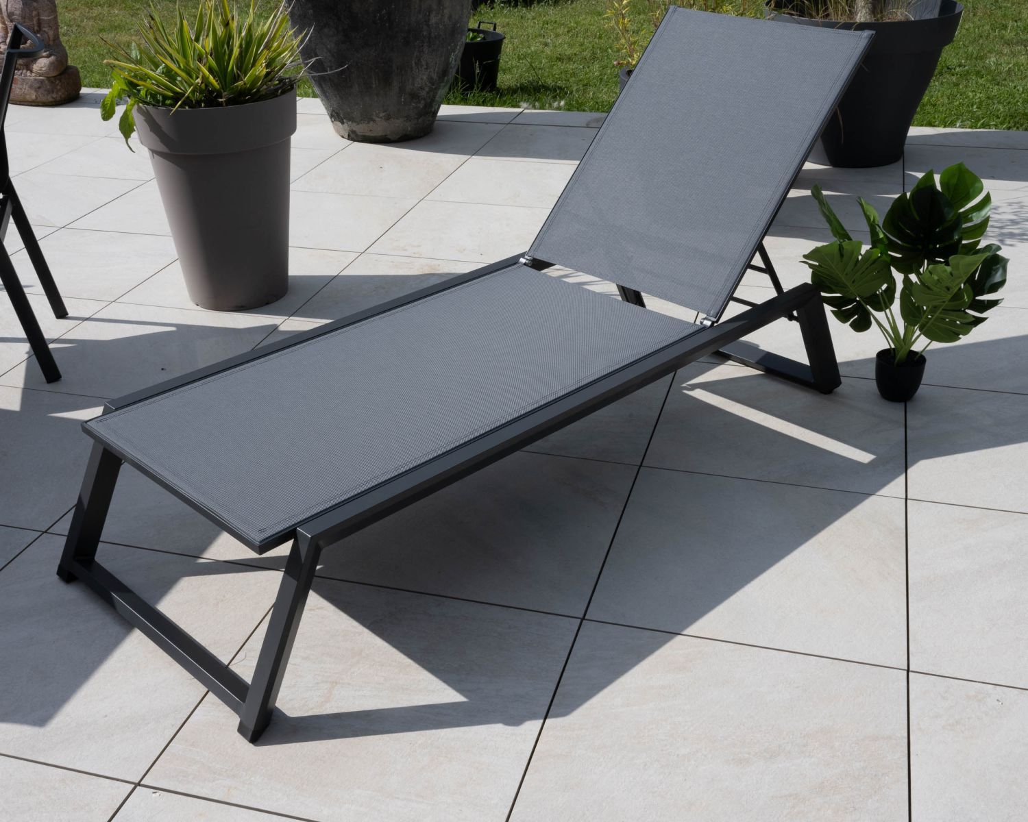 Transat anthracite épuré et design en aluminium et textilène "Campobello"
