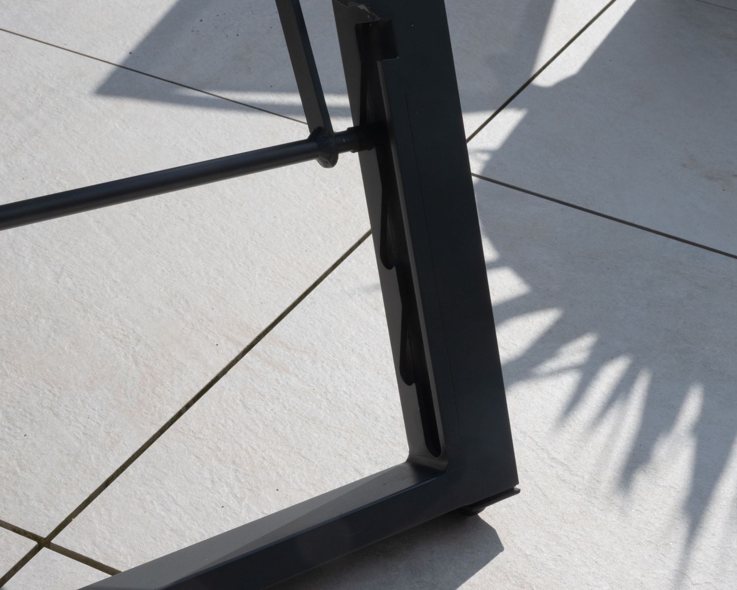 Transat anthracite épuré et design en aluminium et textilène "Campobello"