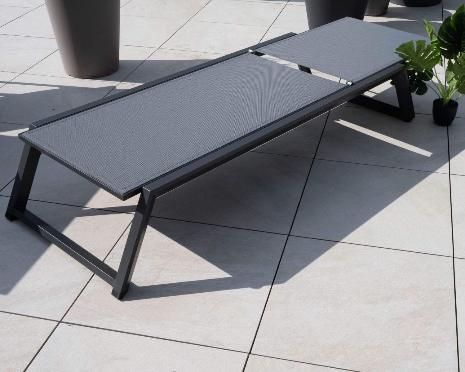 Transat anthracite épuré et design en aluminium et textilène "Campobello"