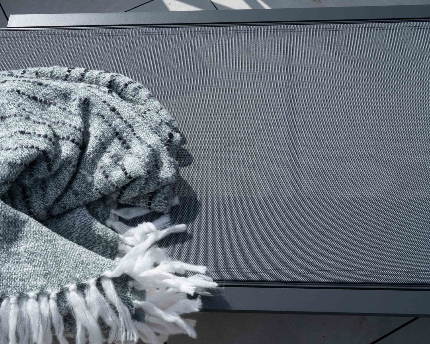 Transat anthracite épuré et design en aluminium et textilène "Campobello"