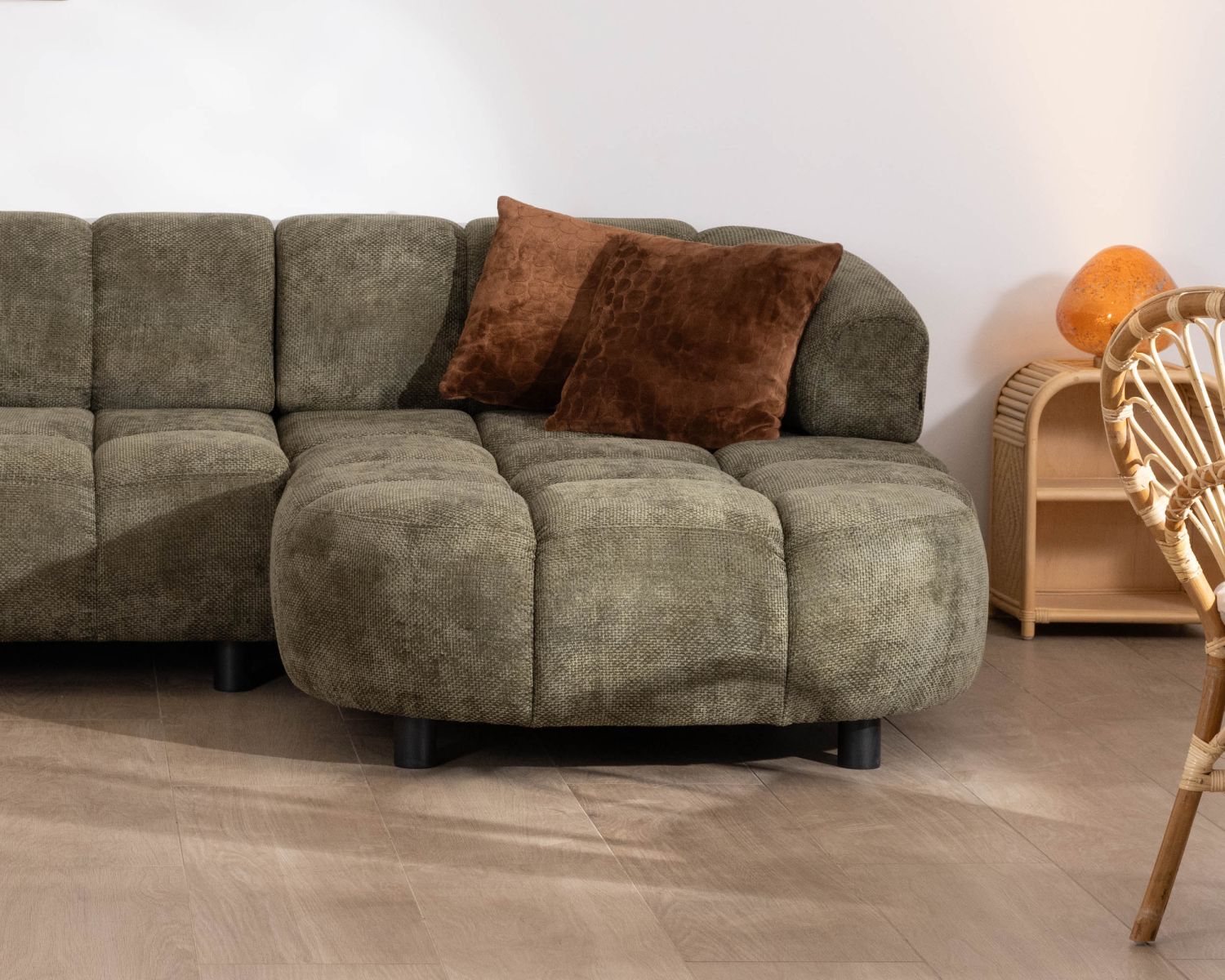 Canapé avec réglage électrique et méridienne "Syltan" tissu ultra doux vert foncé