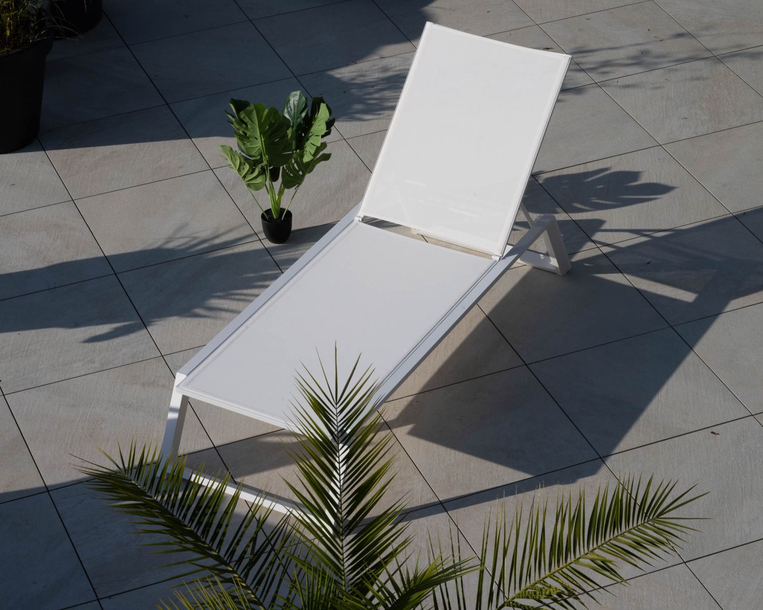 Transat blanc design épuré en aluminium et textilène "Campobello"