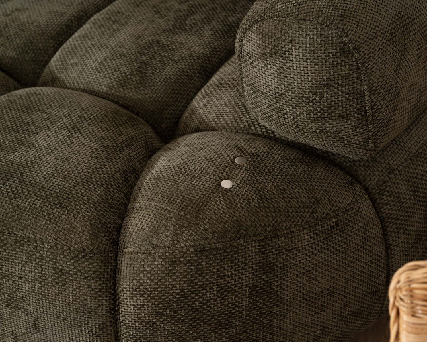 Canapé en tissu vert avec extension électrique et méridienne retour gauche "Syltan"