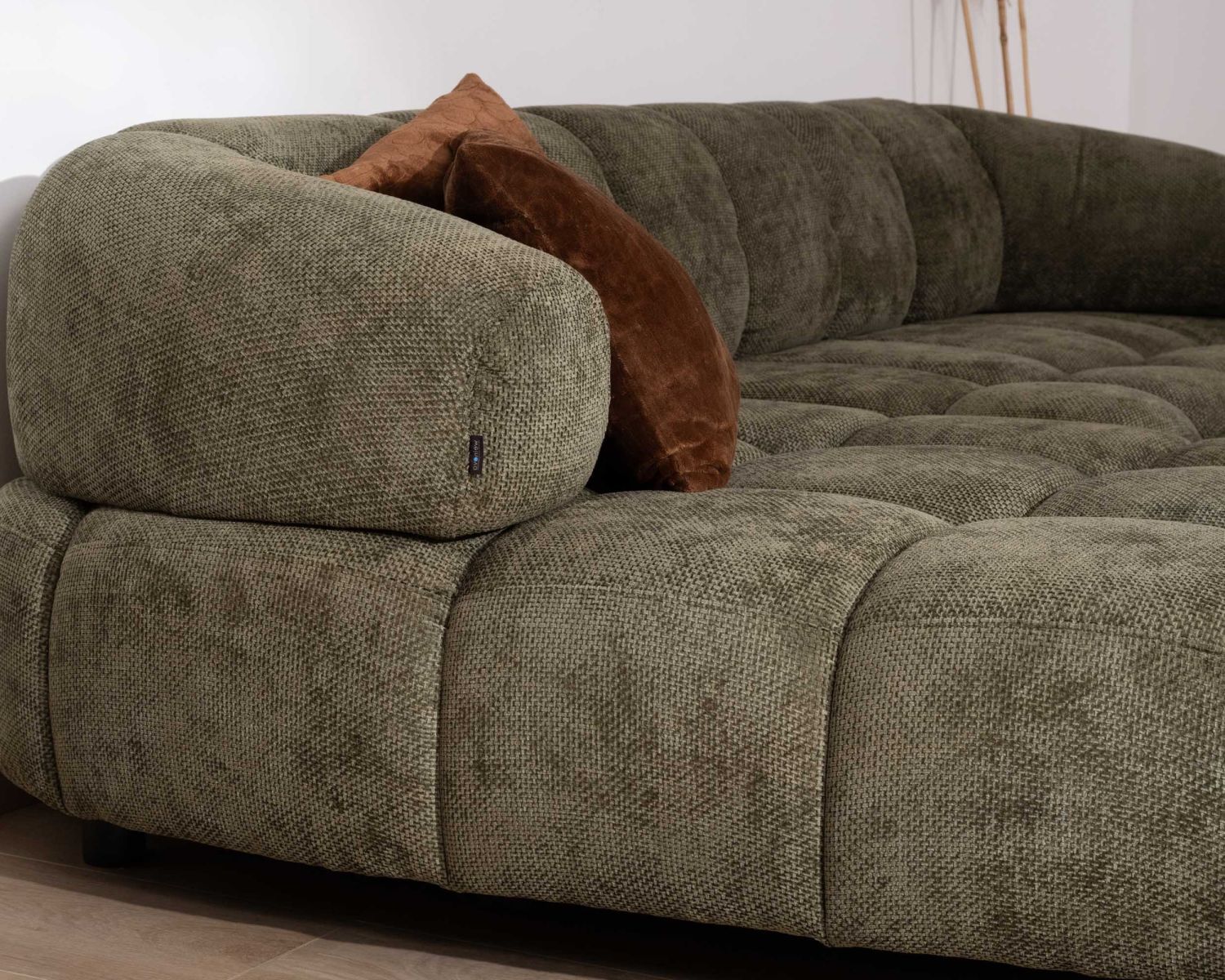 Canapé en tissu vert avec extension électrique et méridienne retour gauche "Syltan"