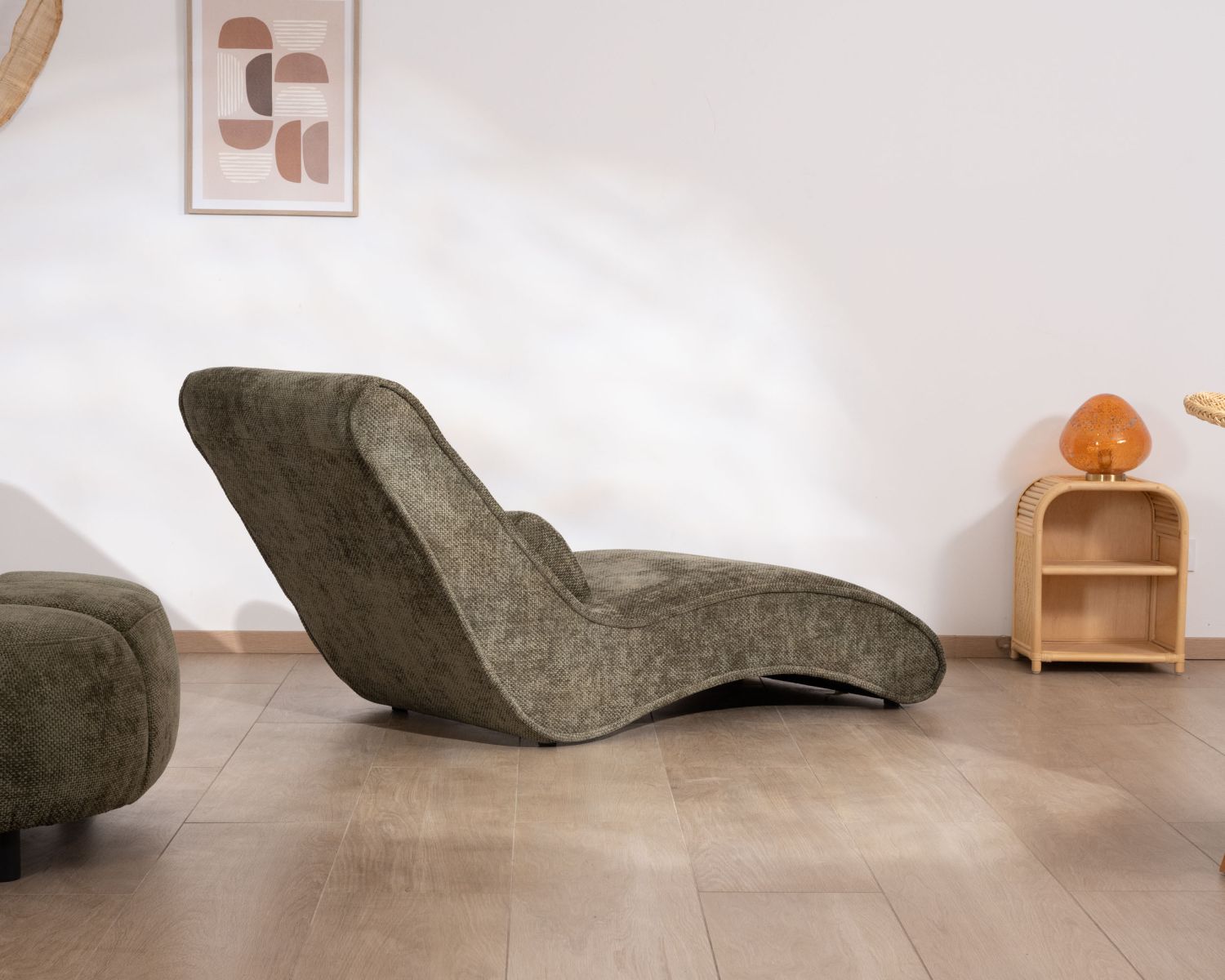 Chaise longue d'intérieur design en tissu chenillé vert foncé "Syltan"