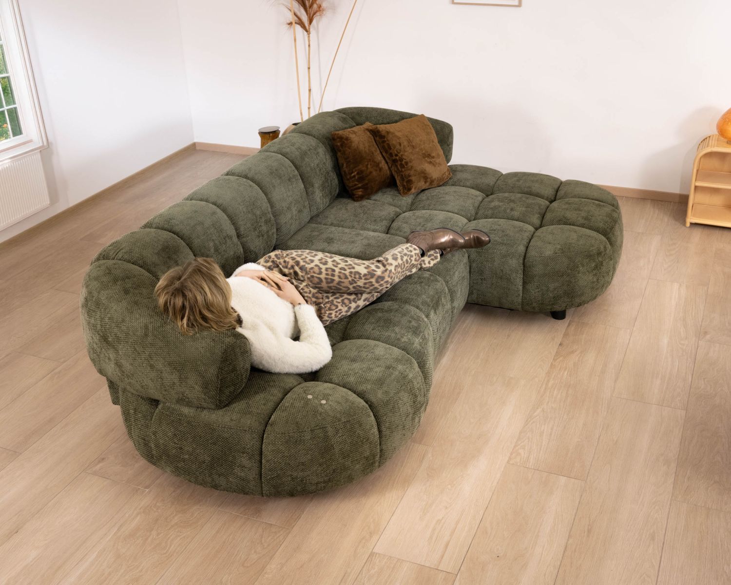 Canapé avec réglage électrique et méridienne "Syltan" tissu ultra doux vert foncé