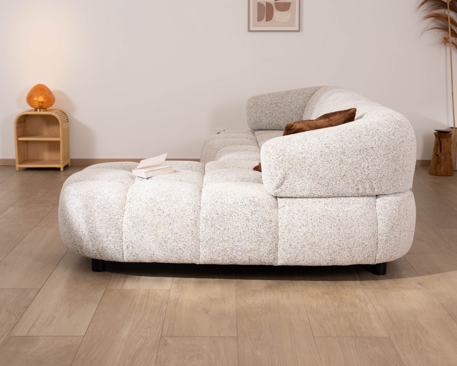 Canapé avec assise électrique et méridienne à droite "Syltan" tissu blanc cassé tramé