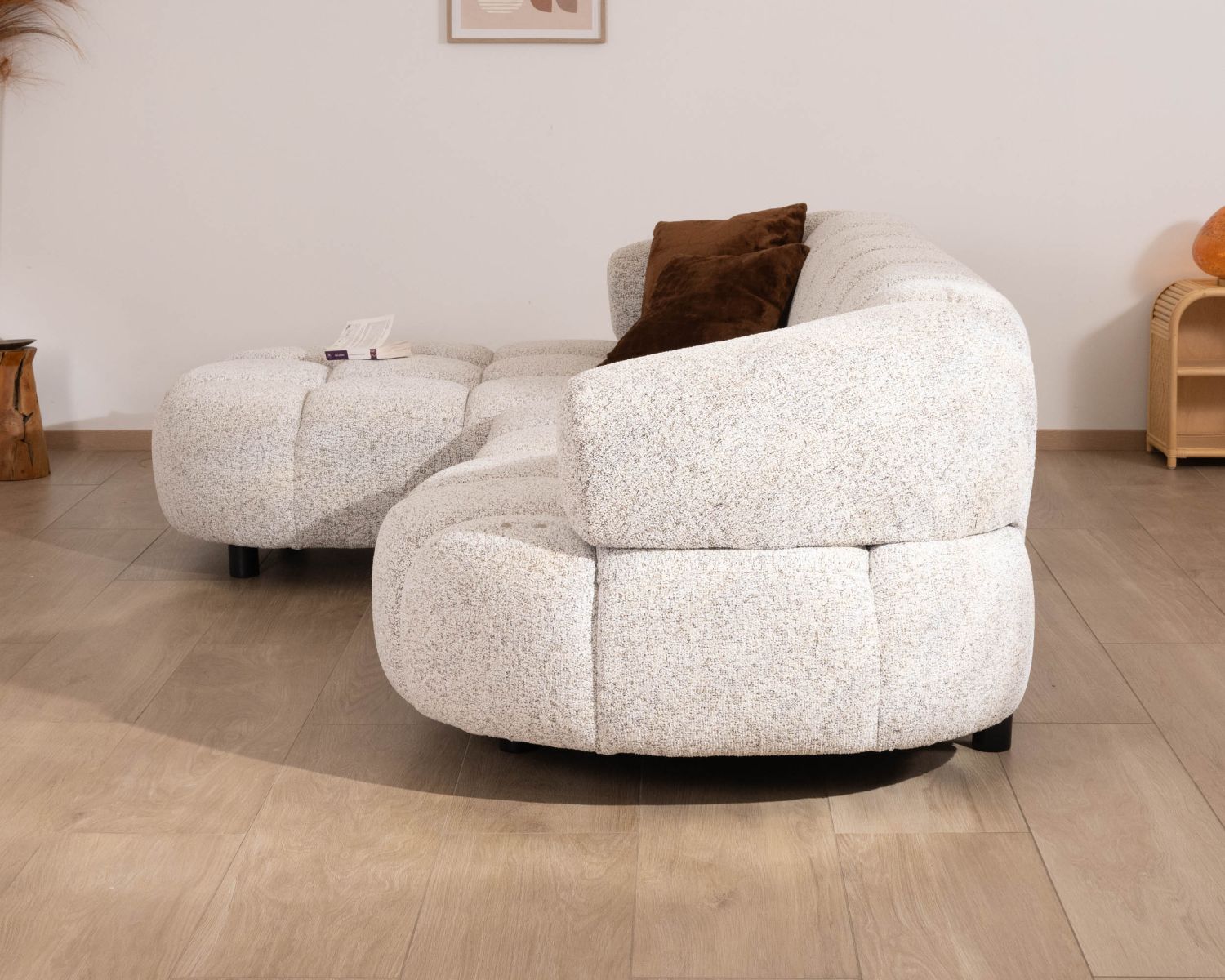 Canapé avec extension électrique et méridienne "Syltan" tissu tramé blanc cassé ultra confort