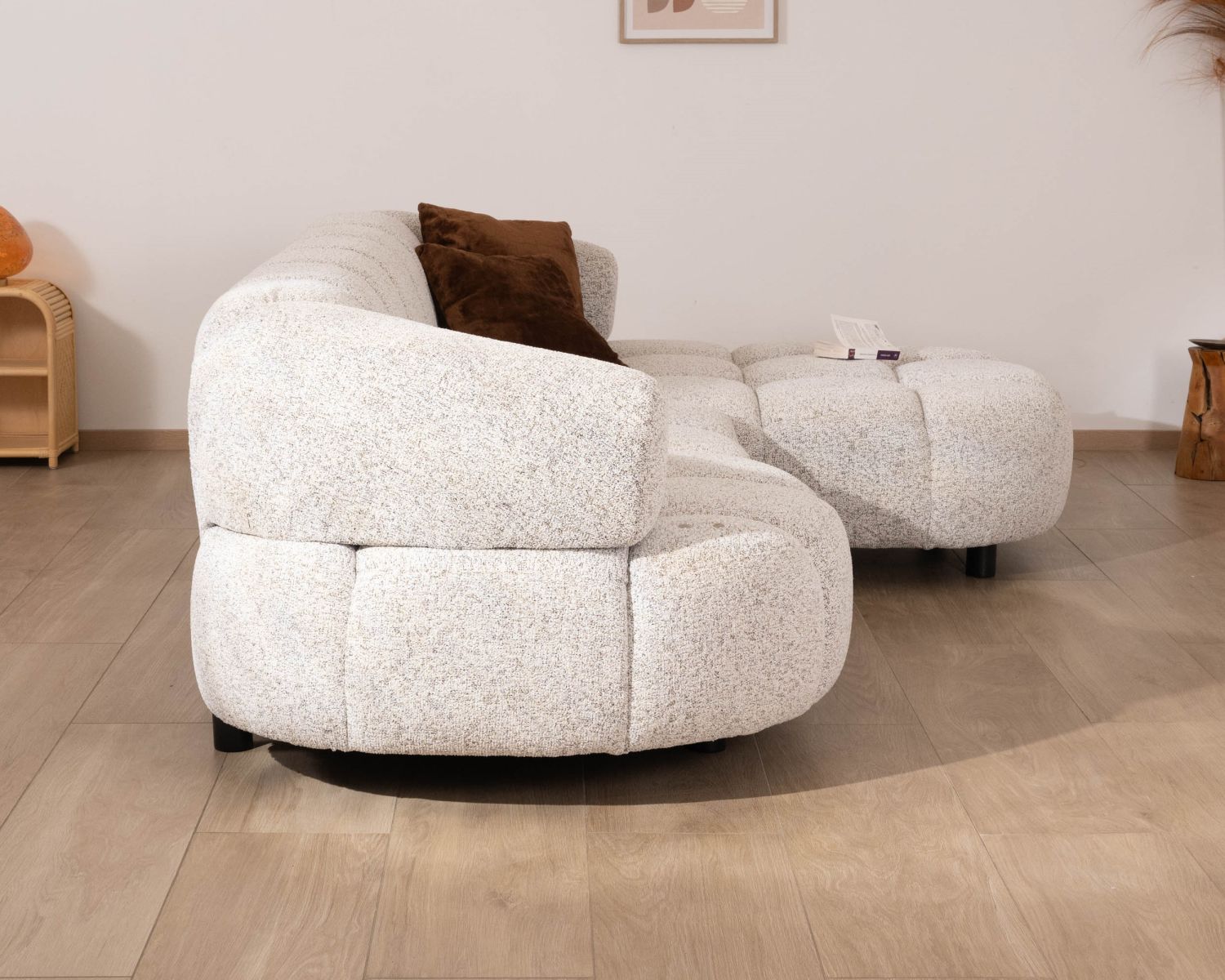 Canapé avec assise électrique et méridienne à droite "Syltan" tissu blanc cassé tramé