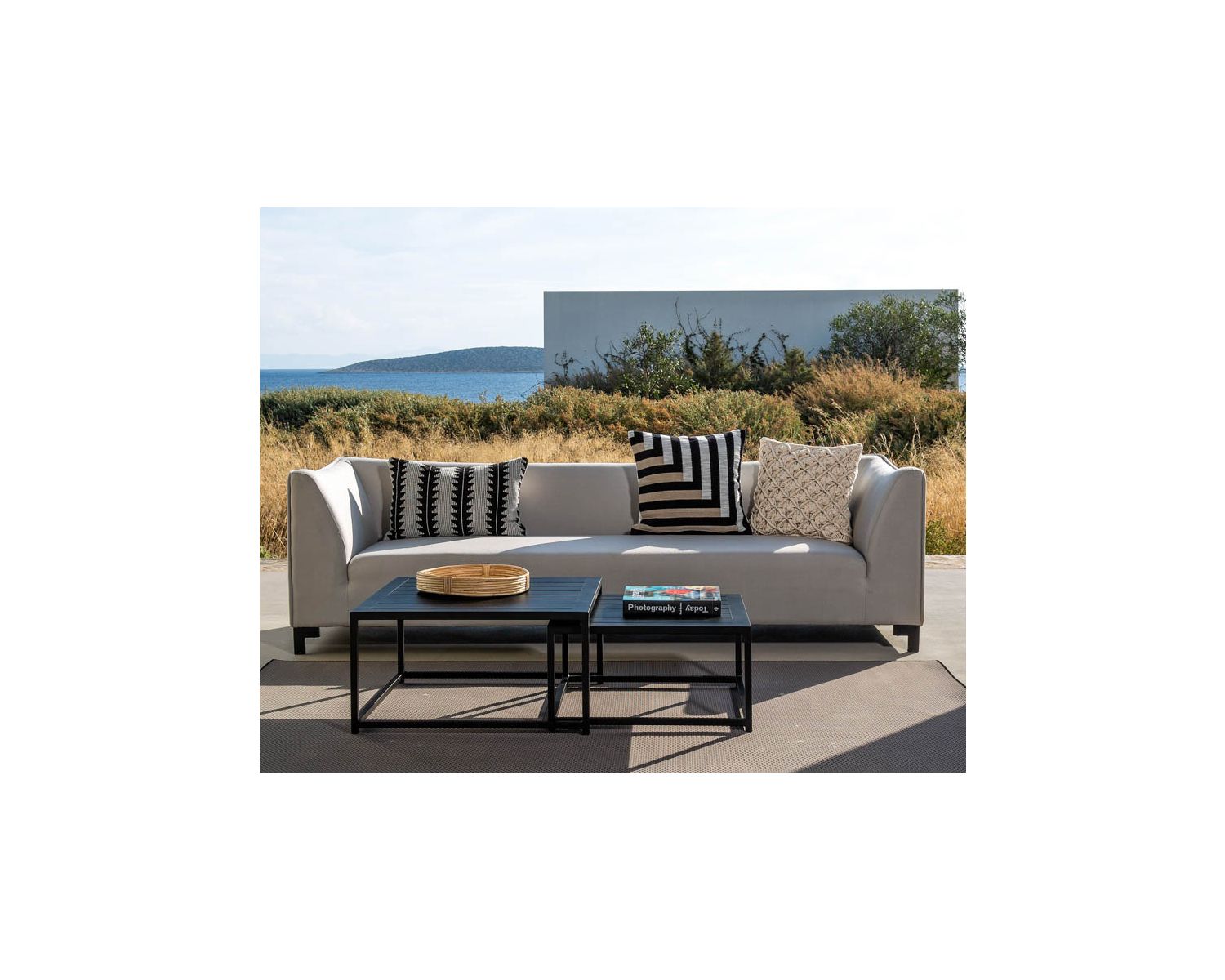 Duo de tables gigognes noires et tendances pour l'extérieur