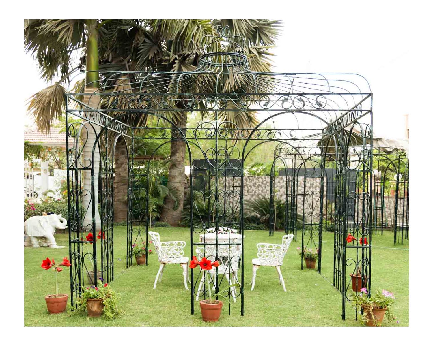 Gloriette carrée 3 x 3 m en acier aspect vieilli "Rosy"