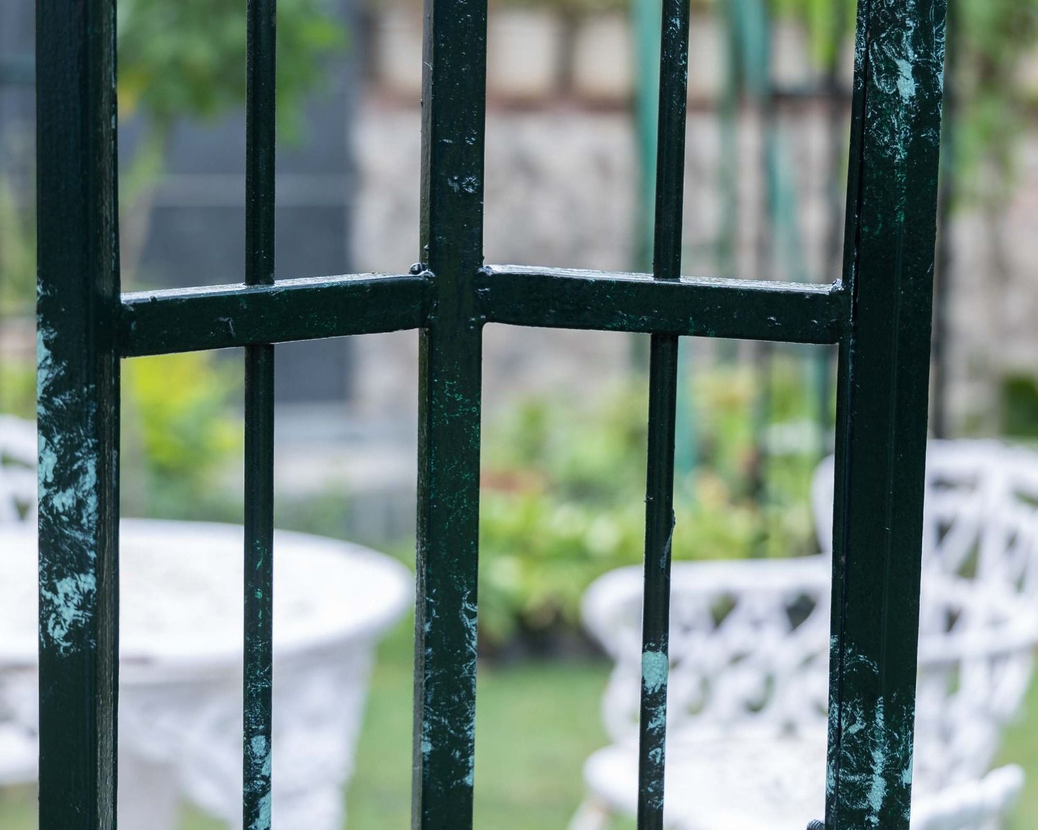 Grande gloriette de jardin aspect vieilli "Rosy" diamètre 3m35