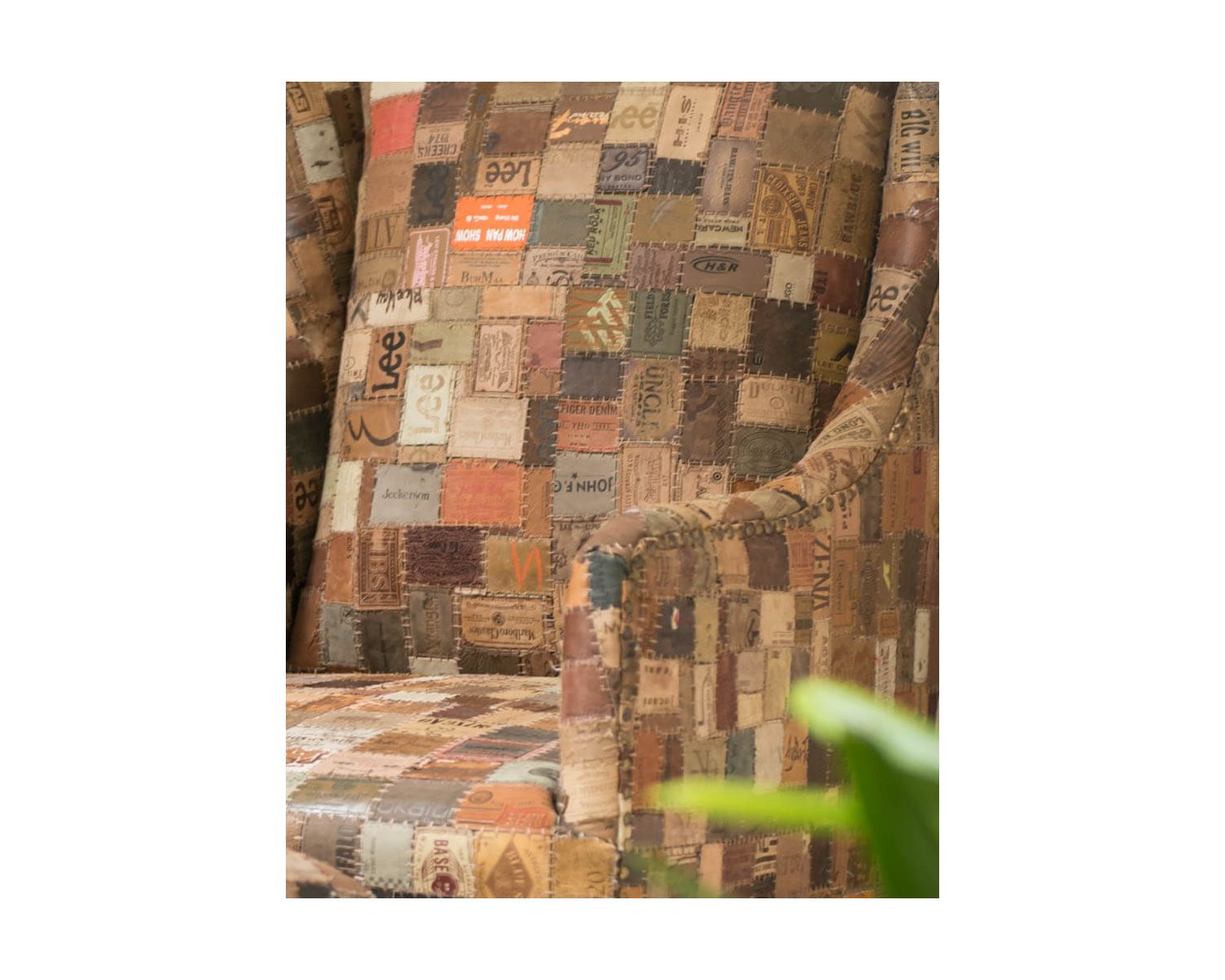 Fauteuil bergère 100% unique tissu recyclé et bois "Pop Vintage"