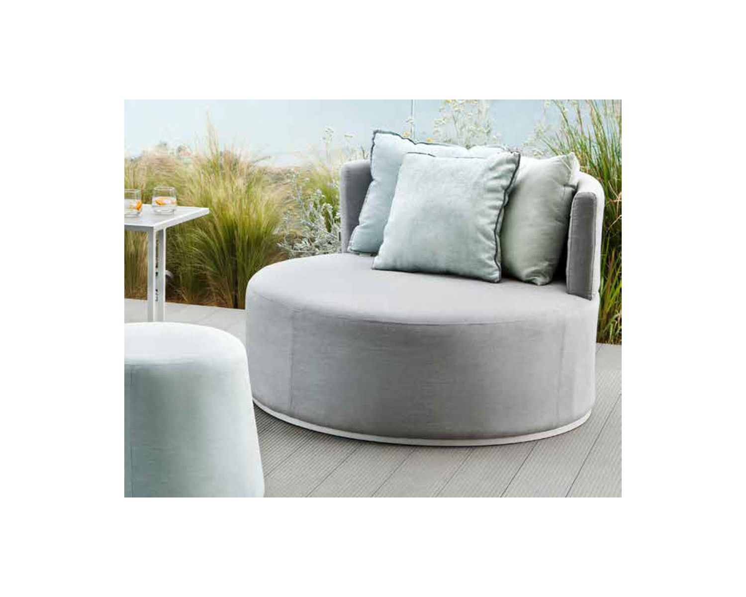 Fauteuil de jardin rond style pop tissu Sunbrella "Balangan Beach"