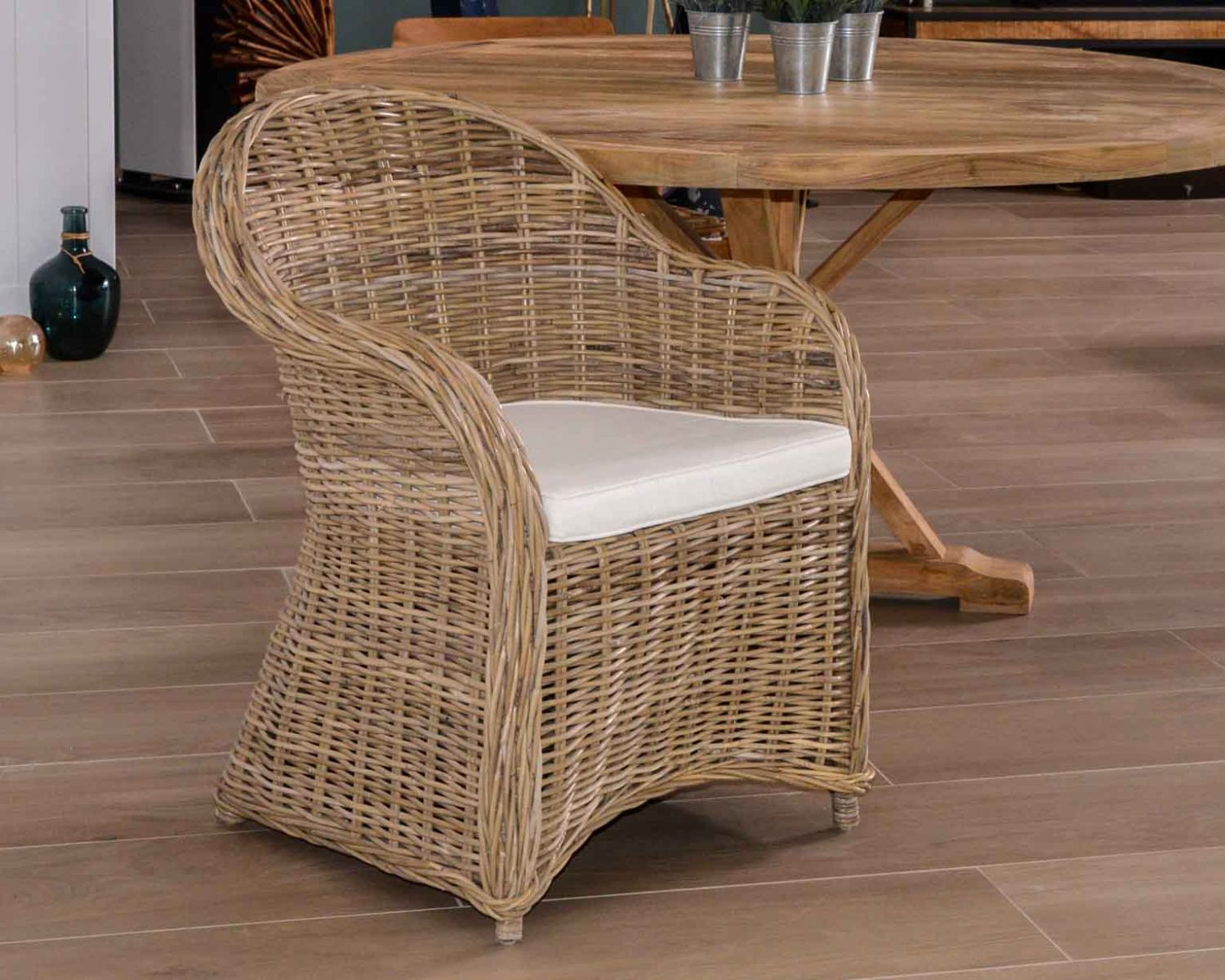 Fauteuil de jardin en rotin kubu grisé, assise en tissu "Balangan Beach"