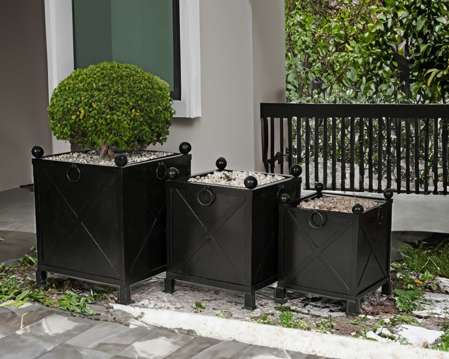 Bac décoratif pour plantes d'agréments 55 cm en métal noir "Gardénia"