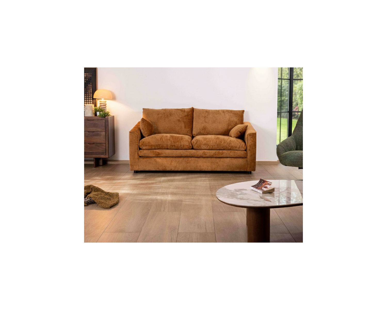 Canapé 2 places contemporain esprit cosy “Odéa” en tissu jaune moutarde