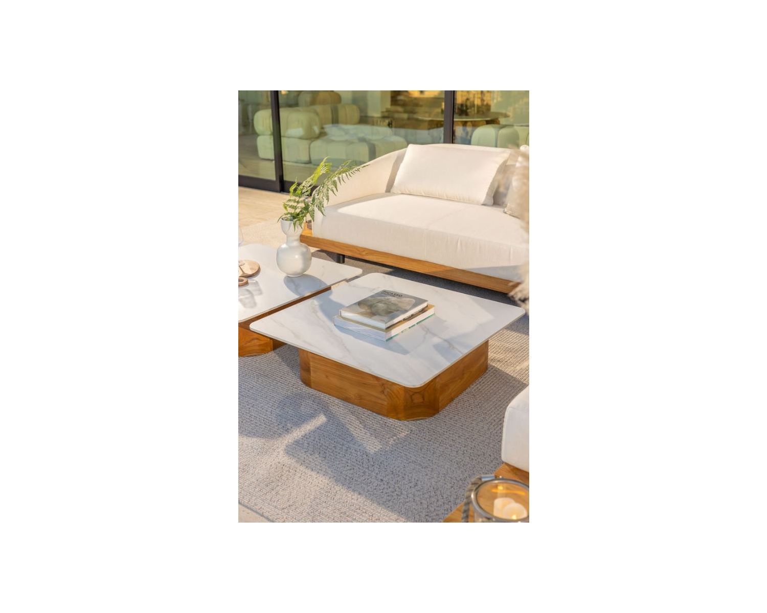 Table basse en céramique blanche et teck 90x90 cm "Haruku Island"