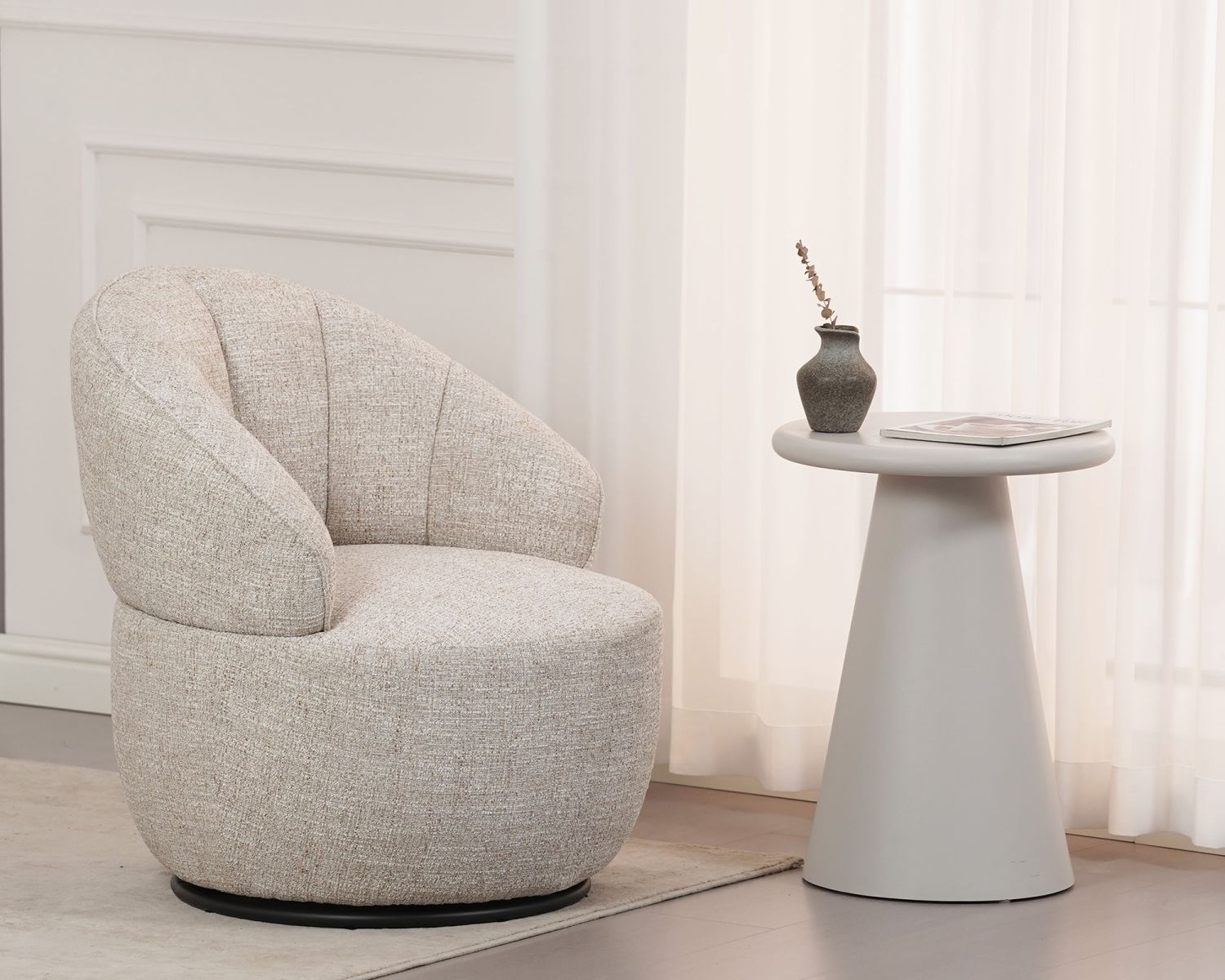 Chauffeuse effet boule avec surpiqures en tissu bouclette beige tramé "Sweet Culture" esprit cocoon 