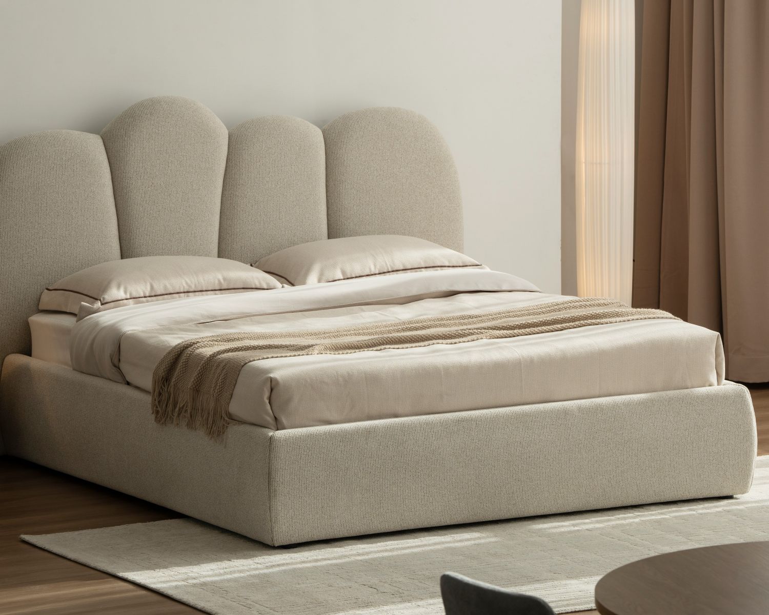 Cadre de lit 160 cm matelassé en tissu doux blanc tramé "Sweet Culture" formes organiques