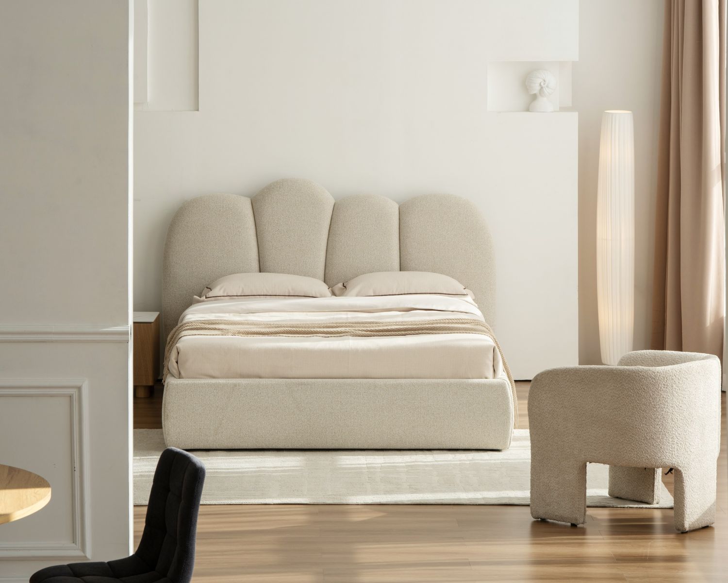 Cadre de lit 160 cm matelassé en tissu doux blanc tramé "Sweet Culture" formes organiques