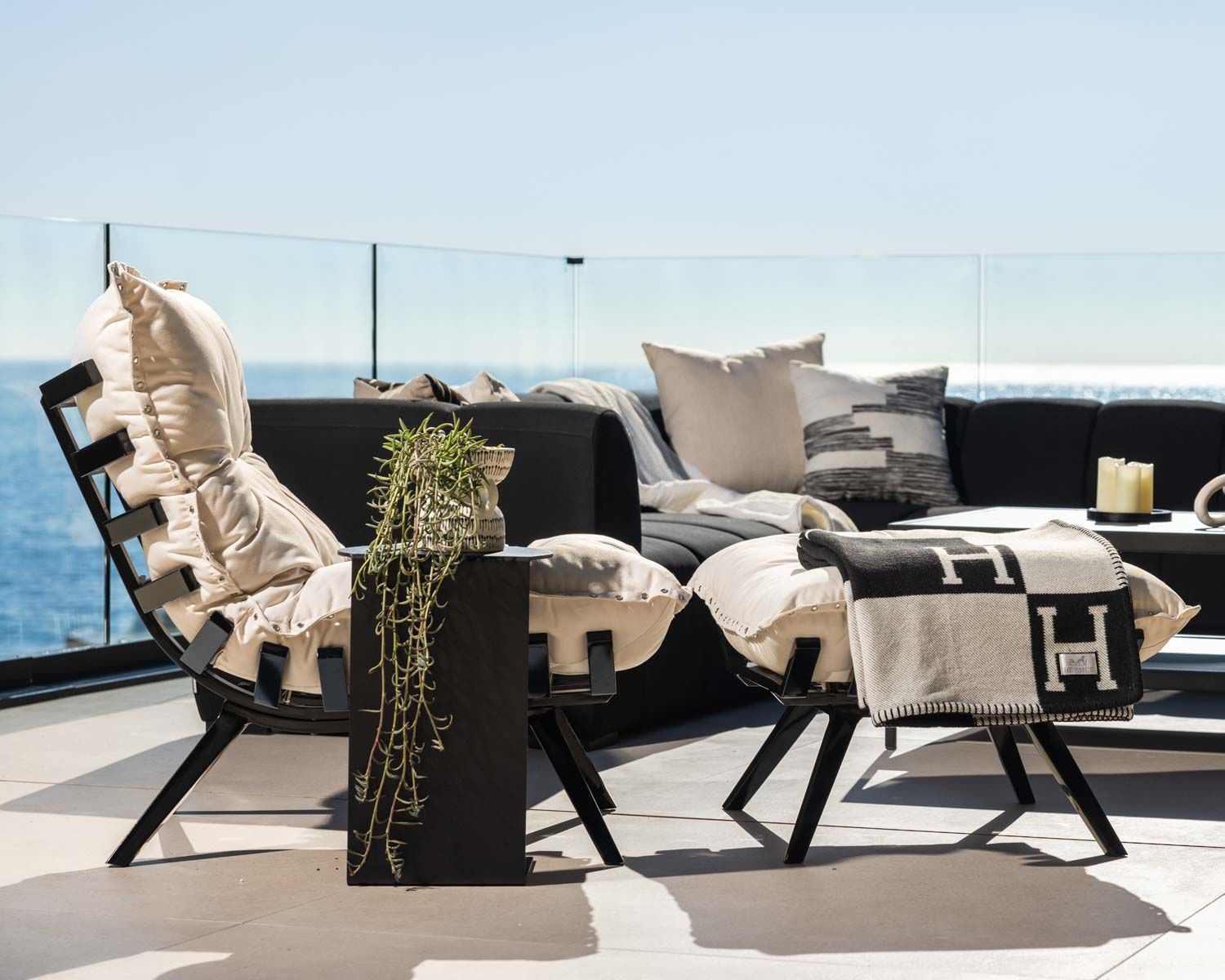 Chaise longue haut de gamme modulaire structure aluminium noire "Lisca"