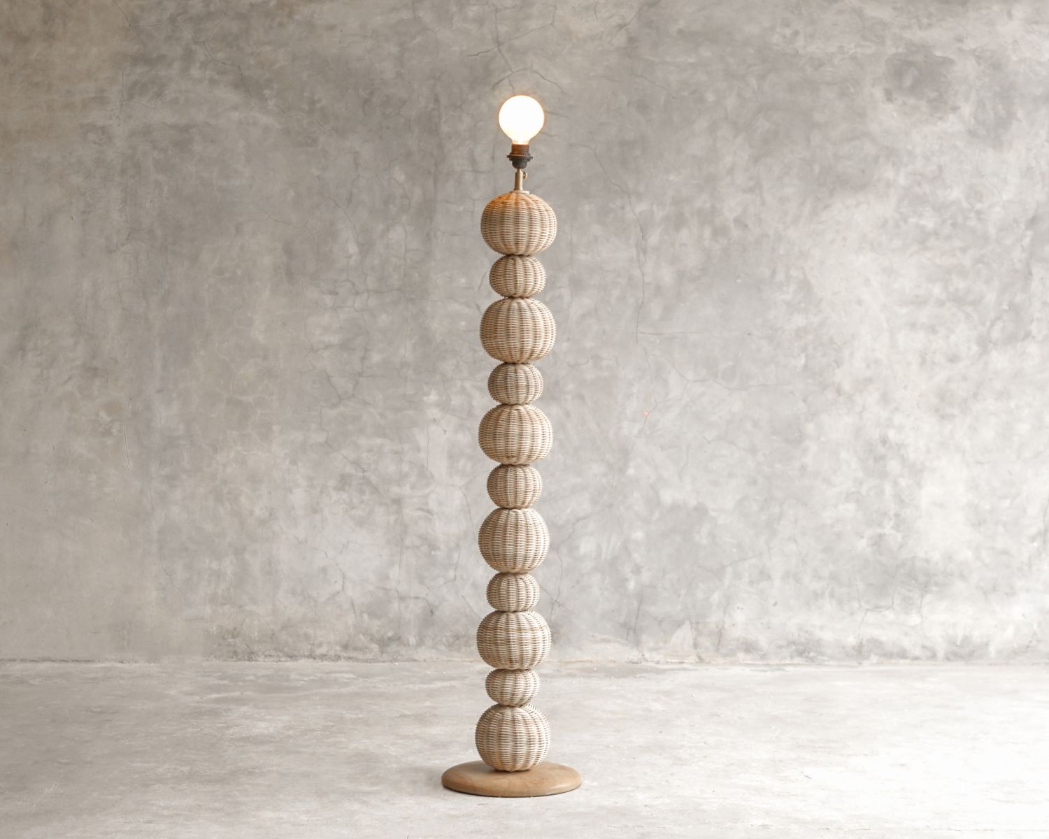 Grande lampe à poser en rotin tressé "Solira" 140 cm design organique