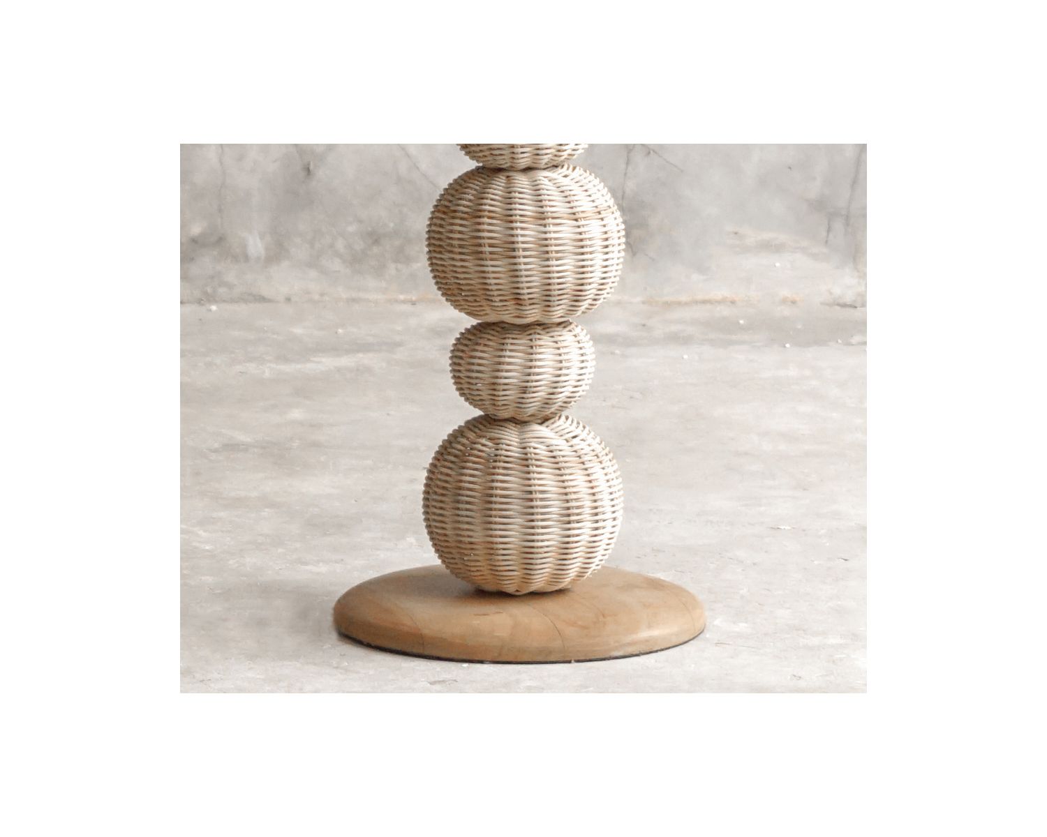 Grande lampe à poser en rotin tressé "Solira" 140 cm design organique
