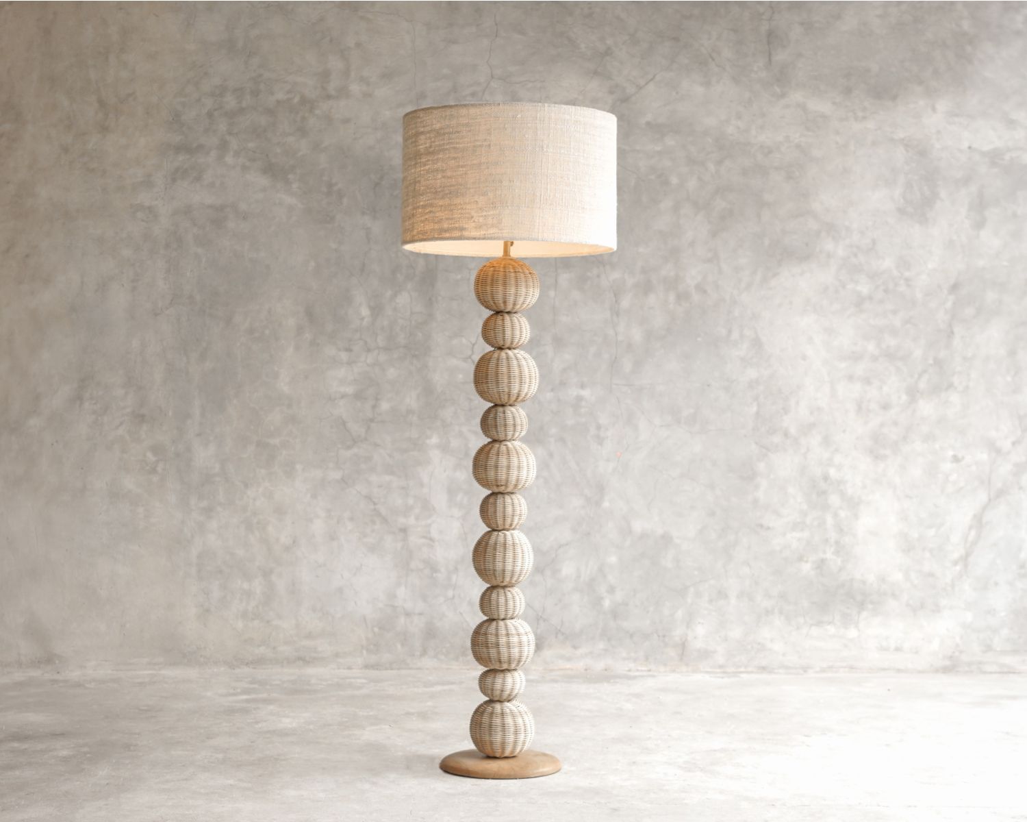 Grande lampe à poser en rotin tressé "Solira" 140 cm design organique