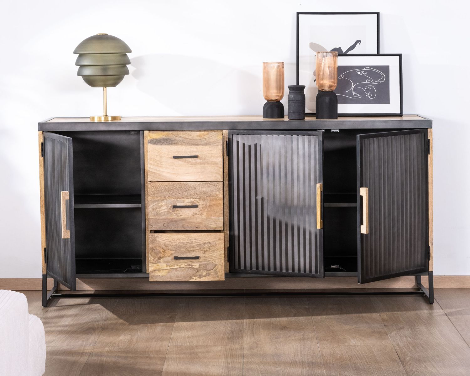 Enfilade industrielle avec façades cannelées et tiroirs "Kazag"