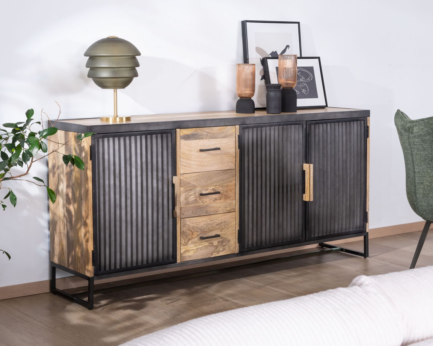 Enfilade industrielle avec façades cannelées et tiroirs "Kazag"