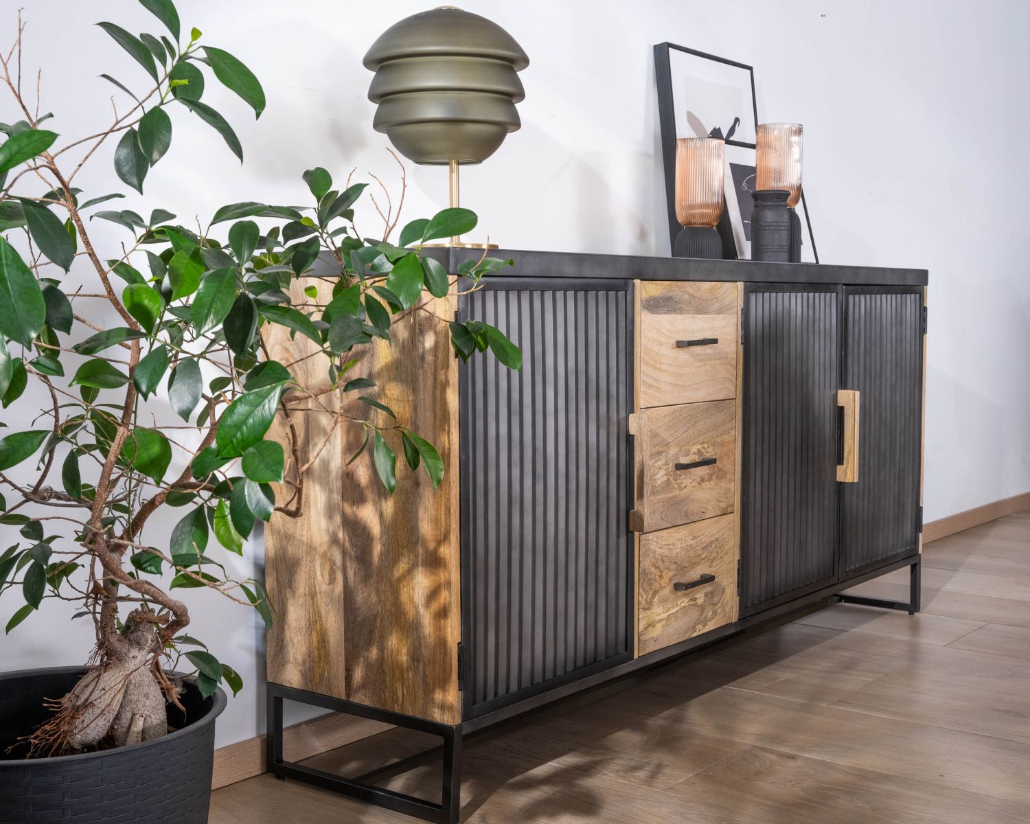 Enfilade industrielle avec façades cannelées et tiroirs "Kazag"