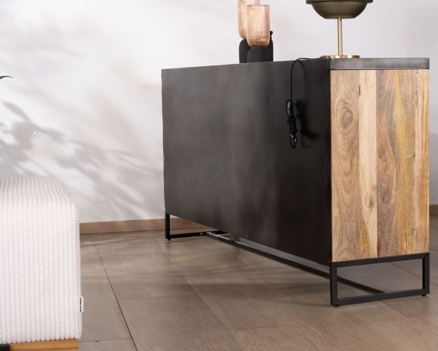 Enfilade industrielle avec façades cannelées et tiroirs "Kazag"