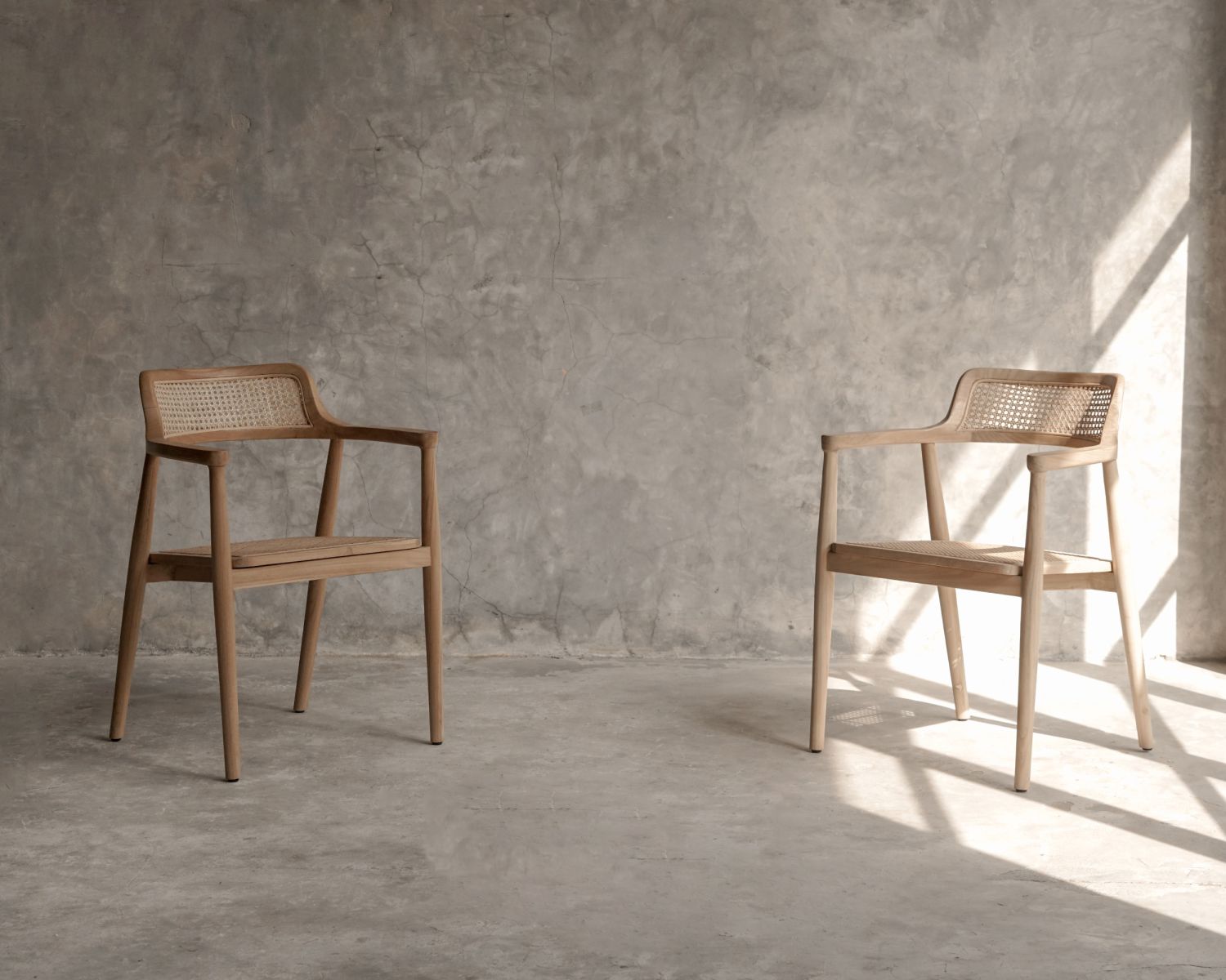 Chaise de repas avec accoudoirs design épuré "Vogue" en bois de sungkai