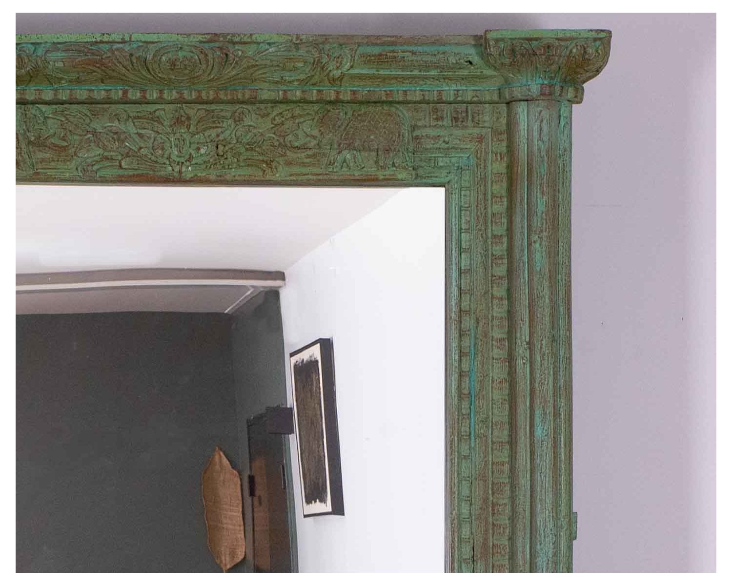 Grand miroir avec cadre indien en bois "Vieille Porte" pièce unique