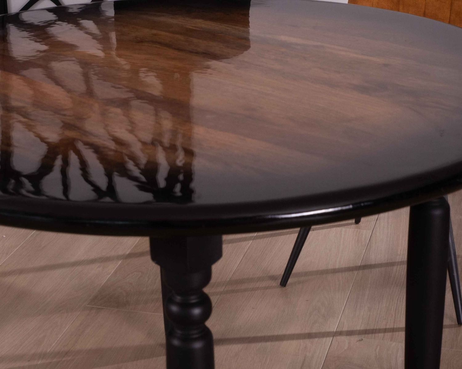 Table de repas ronde bicolore aspect laqué en bois "Pop Vintage" 120cm