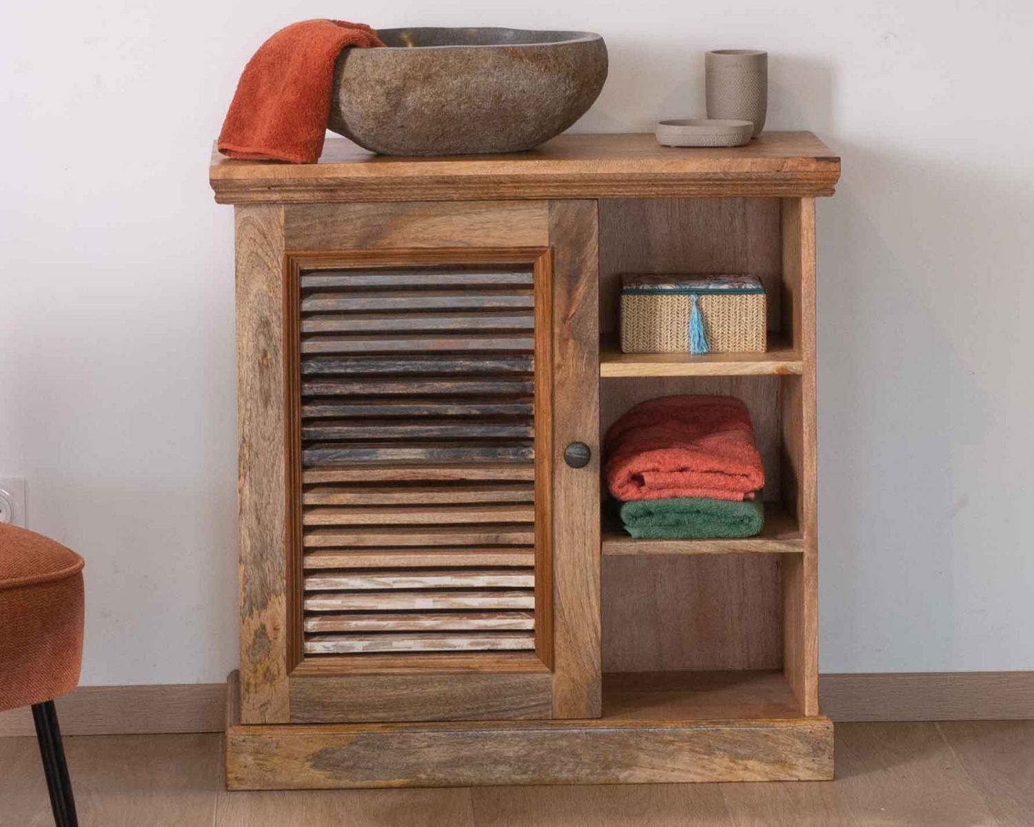 Meuble bas avec porte persienne en manguier "Etretat"