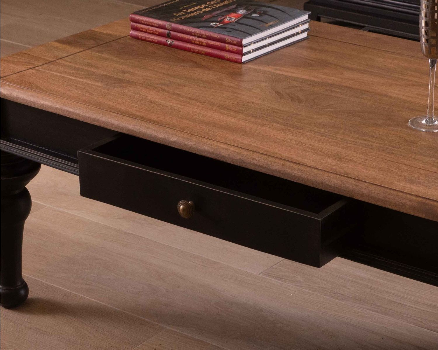 Table basse bicolore rectangulaire style néoclassique chic "Legacy"