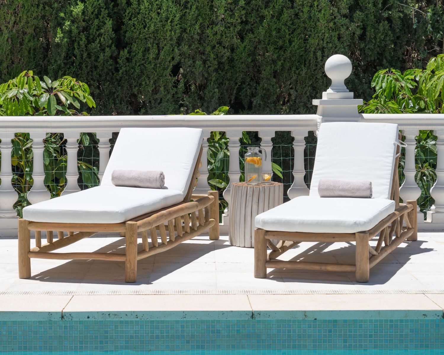 Bain de soleil 1 place design exotique en branches de teck "Sumatra"