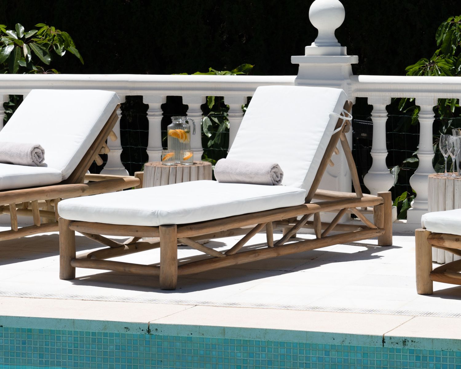 Bain de soleil 1 place design exotique en branches de teck "Sumatra"