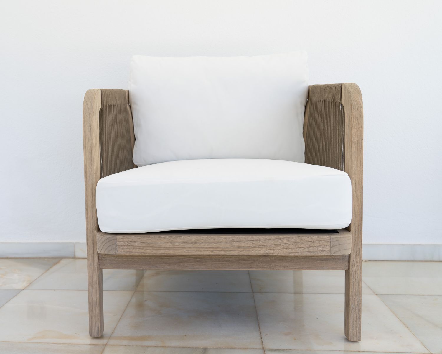 Salon de jardin épuré en teck recyclé "Eole"