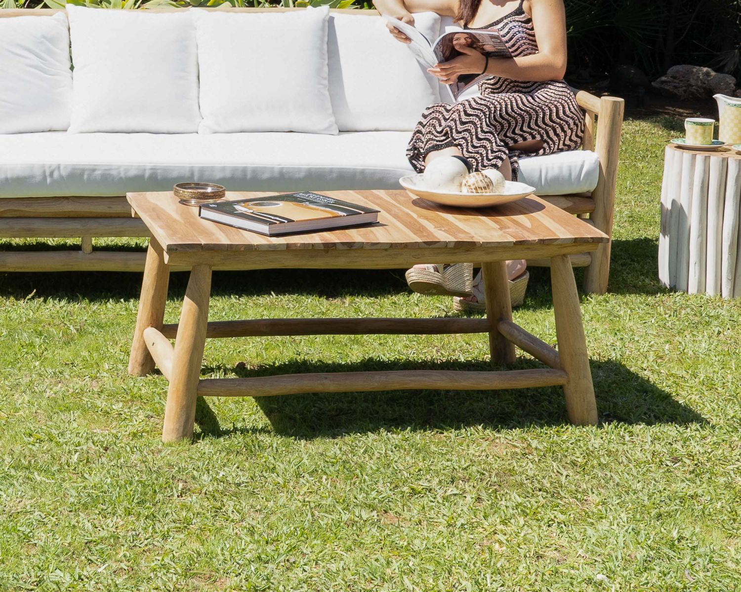 Table basse 100 cm style ethnique en branches de teck "Sumatra"