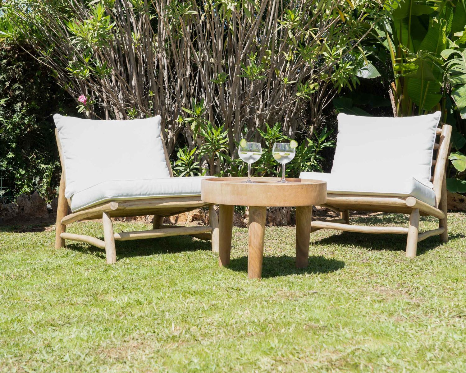 Table basse ronde en bois de suar "Katue" 60 cm
