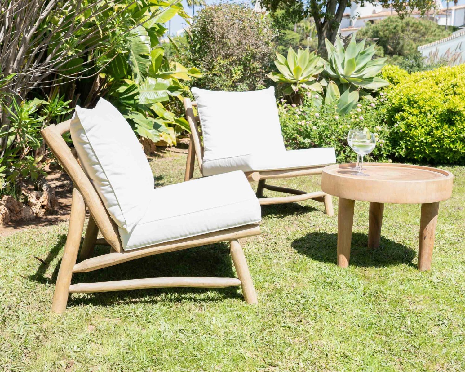 Table basse ronde en bois de suar "Katue" 60 cm