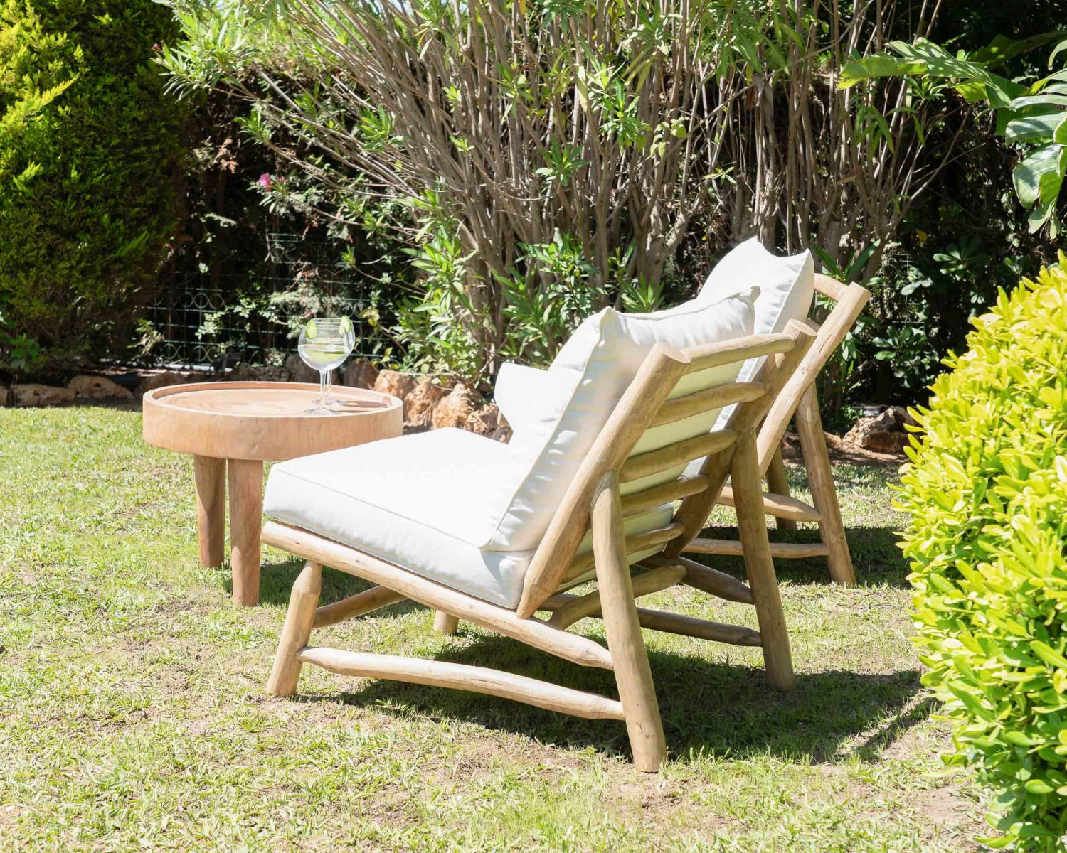 Fauteuil de détente spécial extérieur en branches de teck style ethnique "Sumatra"