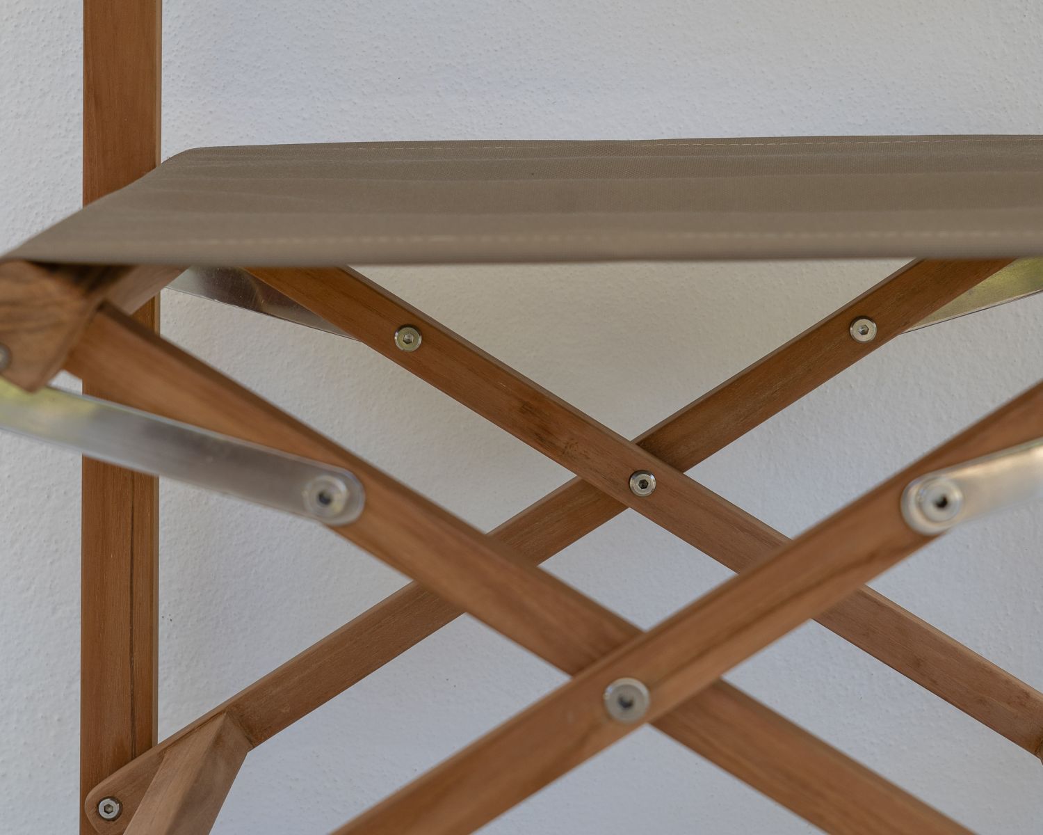 Chaise d'extérieur pliante esprit fauteuil de réalisateur en teck et tissu "Loddy"