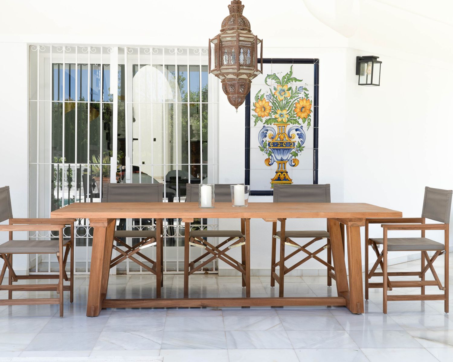 Grande table de repas 240 cm en teck finition naturelle "Loddy" spécial extérieur