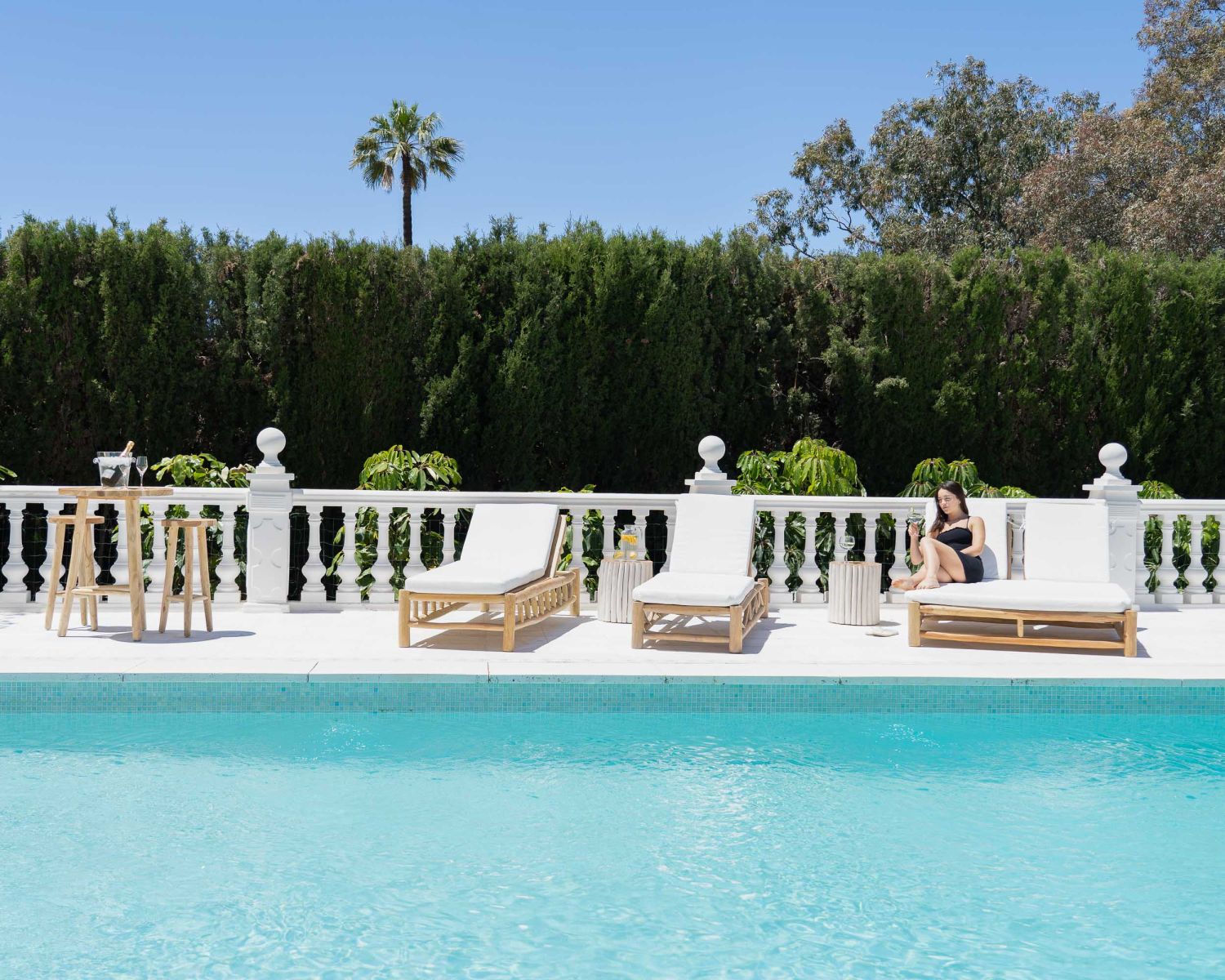 Bain de soleil 1 place design exotique en branches de teck "Sumatra"