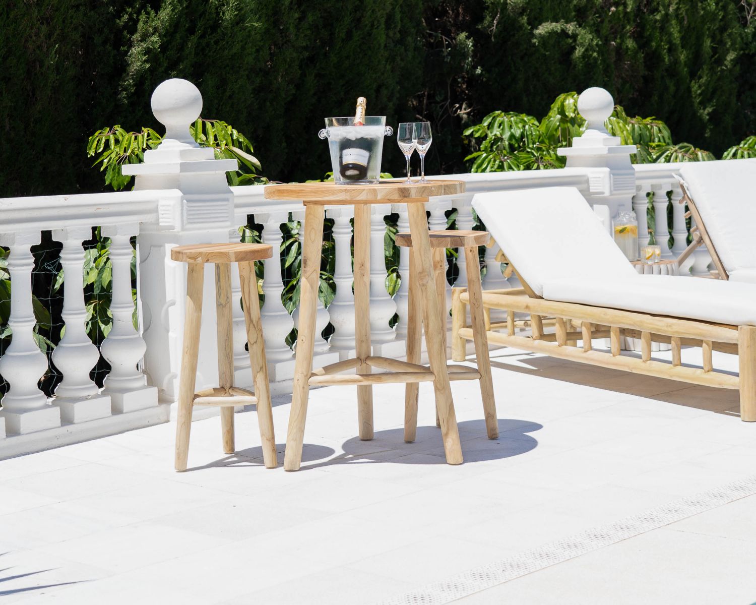 Petit table haute ronde 80 cm esprit ethnique en teck "Sumatra"