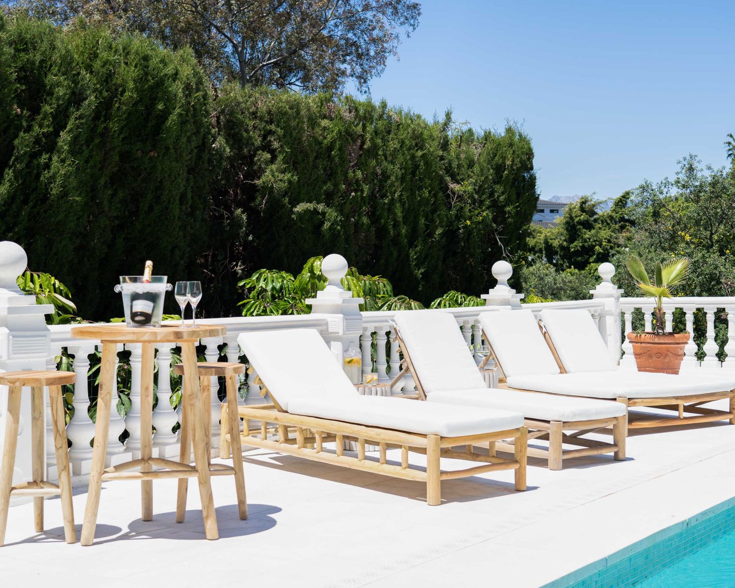 Bain de soleil 1 place design exotique en branches de teck "Sumatra"